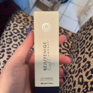 Monat Rejuveniqe Light
